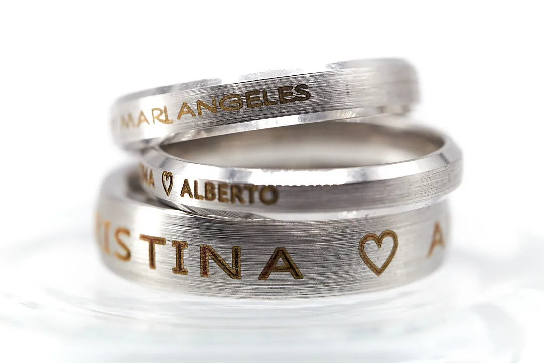 Anillos con nombres grabados